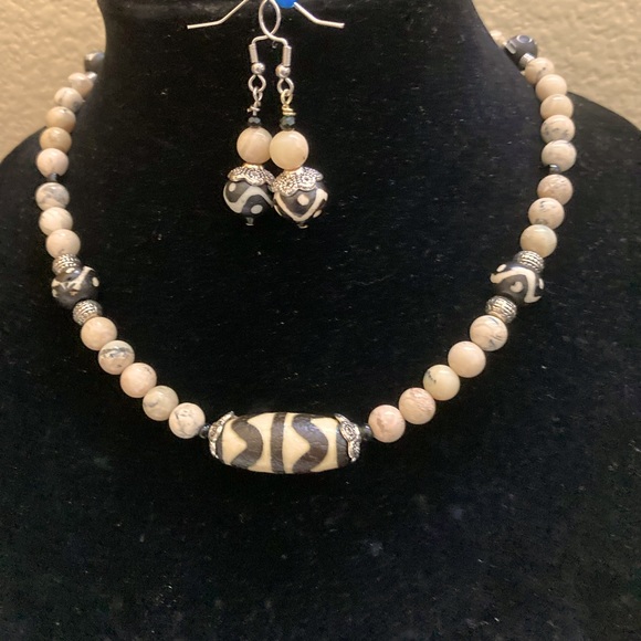 “WAVE” DZI Bead Necklace Set - Picture 2 of 3